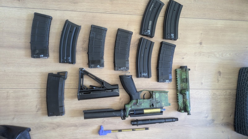 Image 1 for Bulk onderdelen, magazijnen, batterij handguard ect