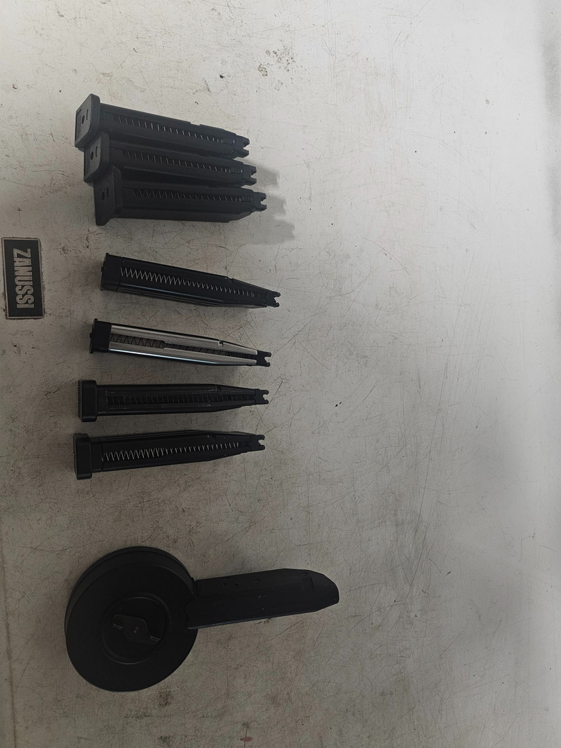 Image 1 for 3 glock mags, 4 hicapa en 1 drum voor kris vector