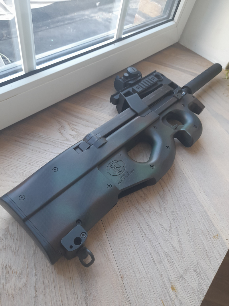 Afbeelding 1 van Fn p90 camo tactical met silencer en reddot