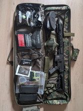 Bild für Specna Arms F09 FLEX + Accessories (Bollé goggles, Raptor rifle bag, 2x lipo batteries, battery safety bag, SA battery + charger set, rifle sling, mouth protection and facemask)