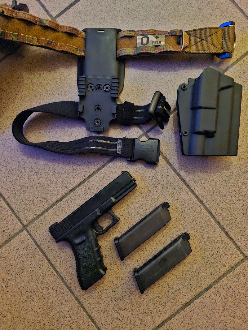 Image 1 pour Glock 17 gen4 te koop met holster