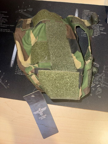 Image 3 for NIEUWE XL Predator Combat Pants van Invader Gear Woodlands Camo incl. Helmet Cover