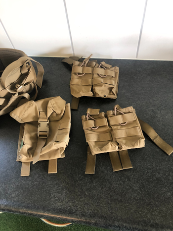 Image 3 for Warrior Assault systems battle belt met verschillend pouches.