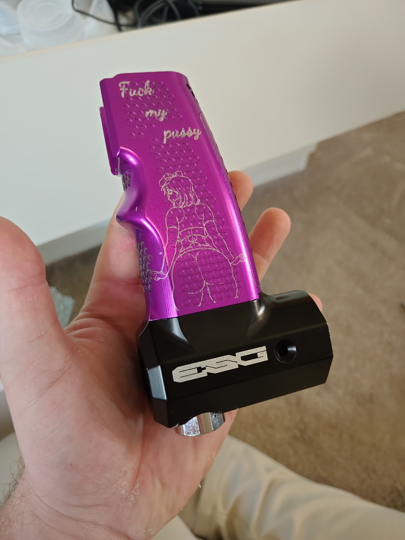 Afbeelding 1 van Monk x ESG aluminium tank grip inclusief regulator