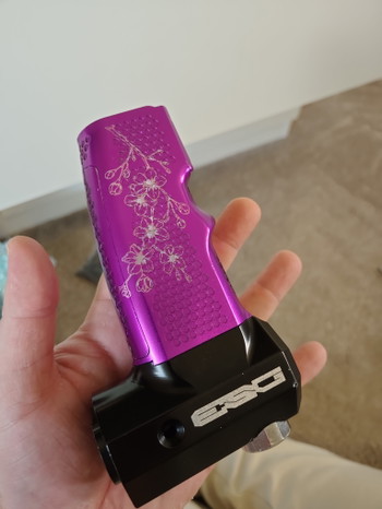 Afbeelding 2 van Monk x ESG aluminium tank grip inclusief regulator