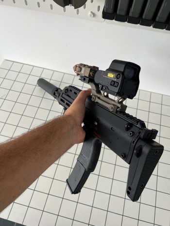 Image 3 for VFC MP7 w/ 6 mags and extras