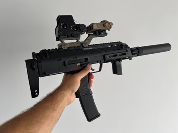 Image 4 for VFC MP7 w/ 6 mags and extras