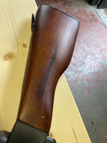 Afbeelding 4 van AKM E&L splinter nieuw met laminated houten stock en handguard