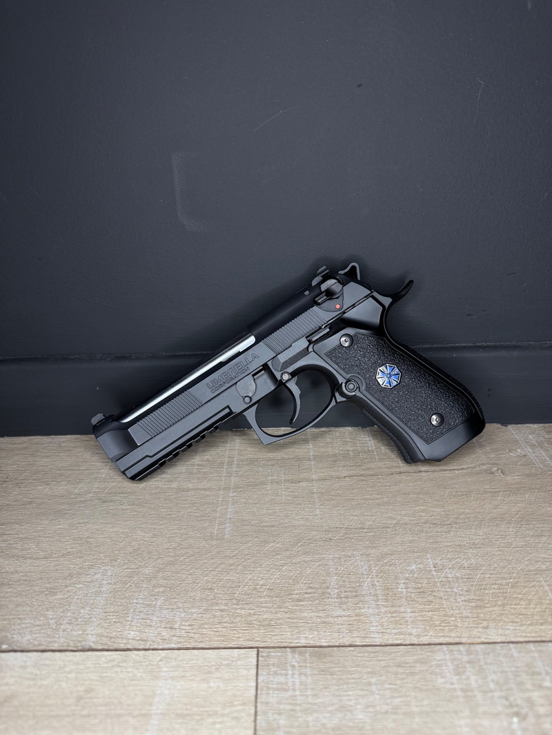 Afbeelding 1 van Tokyo Marui biohazard Albert.W.Model umbrella corporation