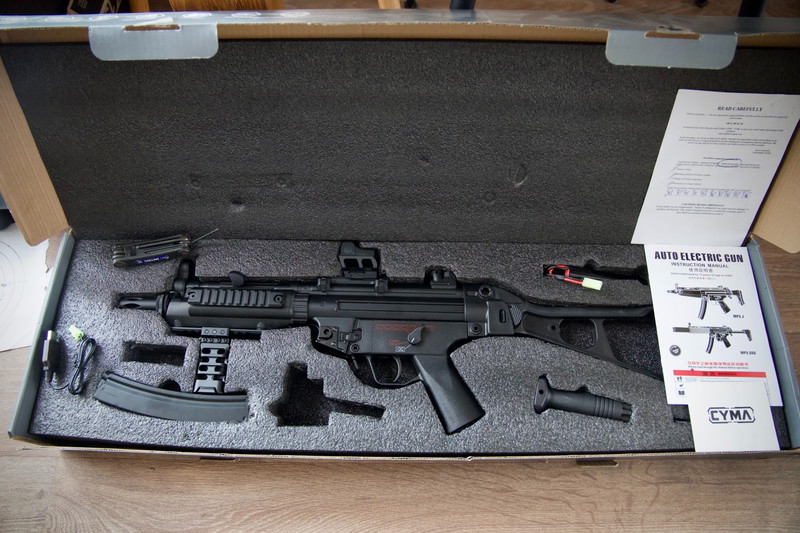 Image 1 for CYMA CM041 BLUE edition MP5 build