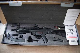 Imagen para CYMA CM041 BLUE edition MP5 build