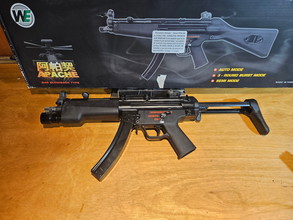 Afbeelding van Nagenoeg nieuwe MP5 - 4x magazijn + extra handguard + fixed buttstock