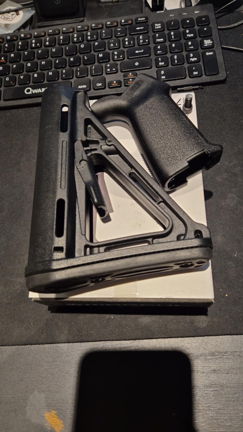 Bild 1 für Magpull Milspec stock & Magpull gbbr grip