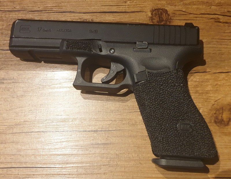 Afbeelding 1 van Glock 17 gen 5 met gestippelde kolf