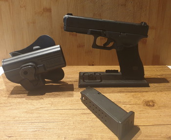 Afbeelding 2 van Glock 17 gen 5 met gestippelde kolf