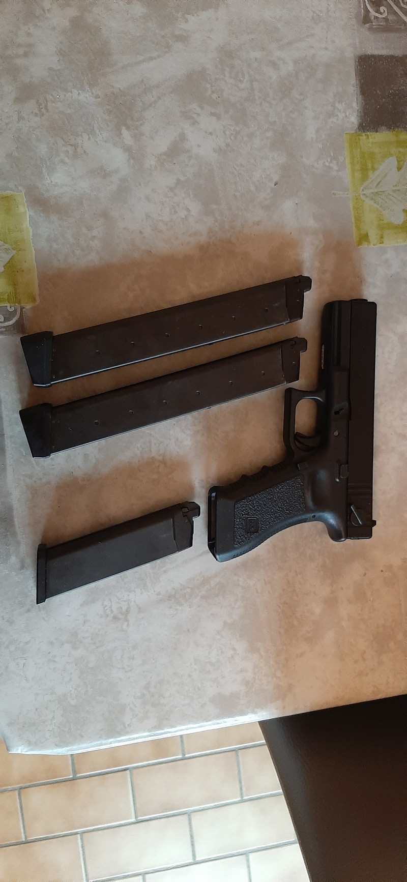 Image 1 for Tokyo Marui Glock 18C, 1short mag, 2 Extended Mags