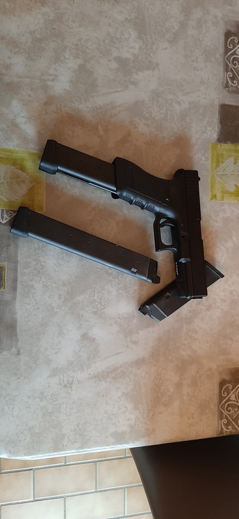 Image 2 for Tokyo Marui Glock 18C, 1short mag, 2 Extended Mags