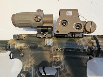 Afbeelding 2 van Cyma platinum Daniel Defense M4A1 RIII 14.5