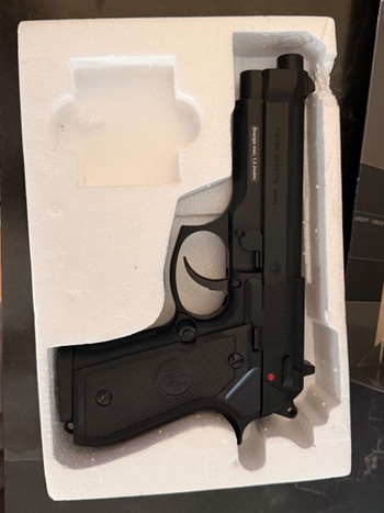 Image 2 for Beretta 92 FS CO₂ Blowback Airsoft Pistol (1.3 J) + 14 CO₂ Cartridges + 2,500 BBs