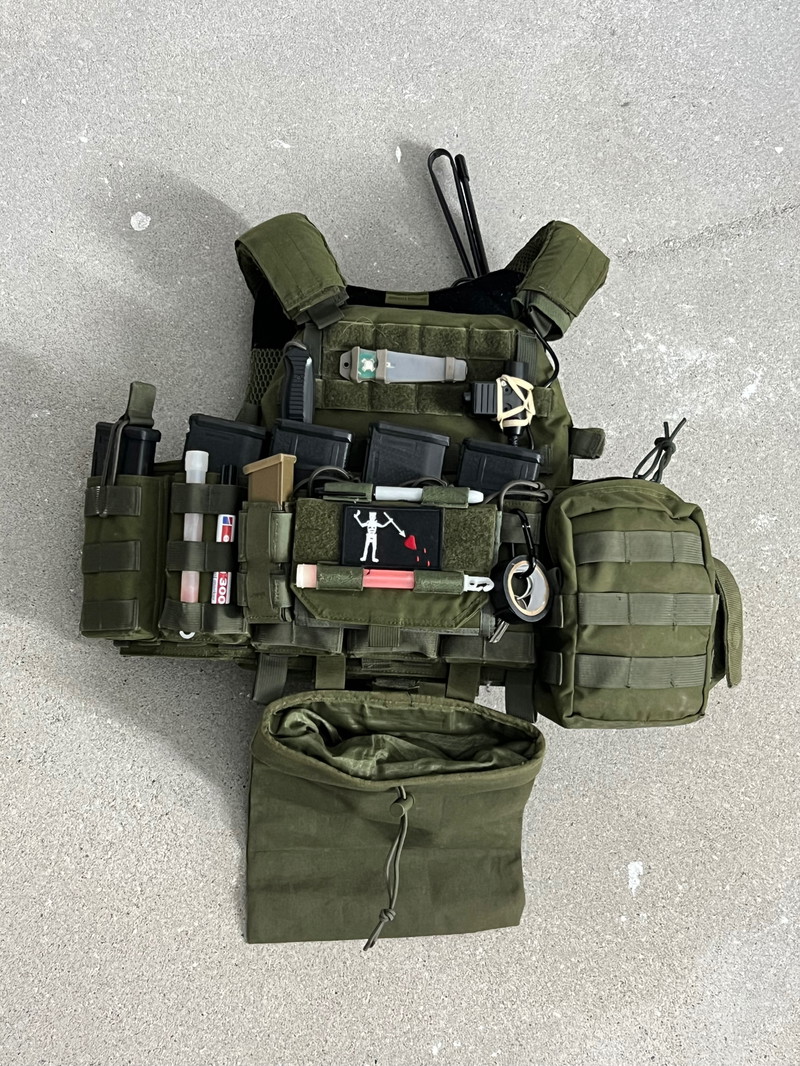 Afbeelding 1 van W.A.S Plate carrier + High cut helm met Peltors