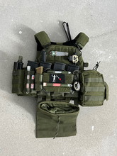 Afbeelding van W.A.S Plate carrier + High cut helm met Peltors