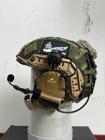 Afbeelding 2 van W.A.S Plate carrier + High cut helm met Peltors