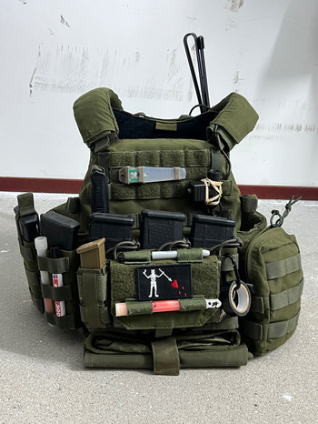 Afbeelding 3 van W.A.S Plate carrier + High cut helm met Peltors