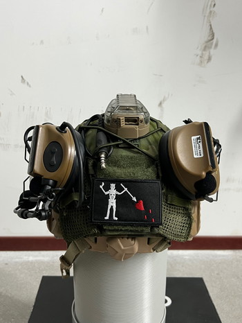 Afbeelding 4 van W.A.S Plate carrier + High cut helm met Peltors