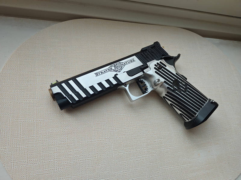 Afbeelding 1 van Hi capa Sight tracker Strayer Signature Capsicum