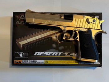 Imagen 2 de Academy Desert Eagle .50 Limited Gold Special 1:1 Replica