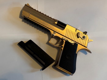 Imagen 3 de Academy Desert Eagle .50 Limited Gold Special 1:1 Replica