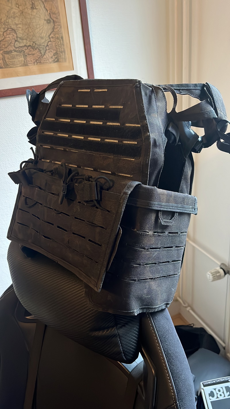 Image 1 for Invader gear plate carrier dark camo
