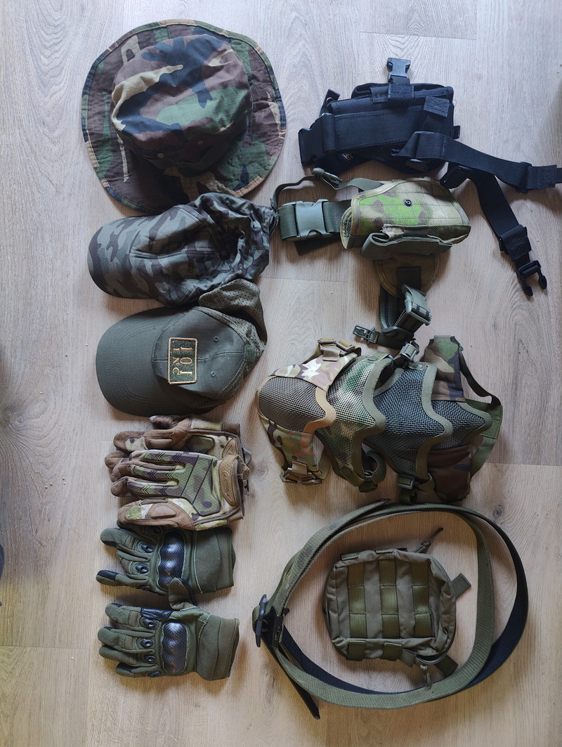 Image 1 for Veel diverse camo kleding en accessoires