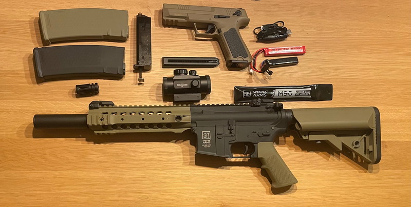 Afbeelding 1 van Airsoft Set mit 2 Waffen und Zubehör