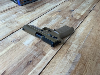 Zdjęcie 5 – VFC Sig Sauer ProForce P320-M17 Gas-Blow-Back 6mm BB Coyote Tan