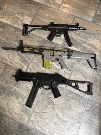 Imagen 2 de 3 defecte muurhangers of onderdelen