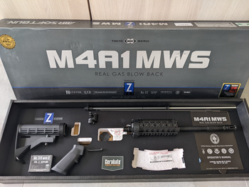 Afbeelding 2 van Tokyo Marui M4 MWS + extra's