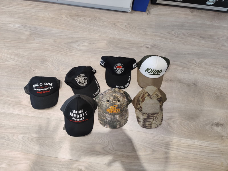 Afbeelding 1 van Divers Aanbod Petten - Slechts 5 euro per stuk