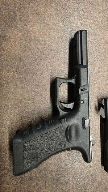 Image 9 pour Twee Glock's met werk - prijs incl. verzendkosten