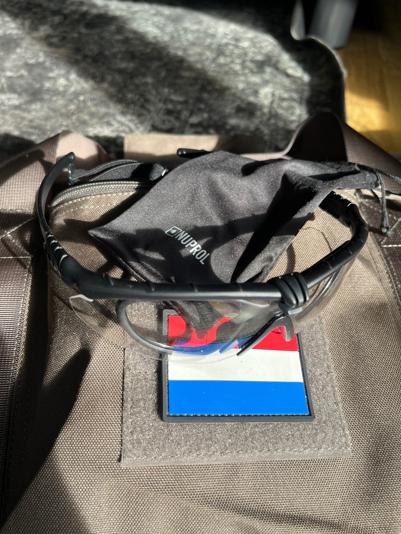 Image 1 for Uitrusting / Gear - anti-fog bril, handschoenen, masker, vest, tas