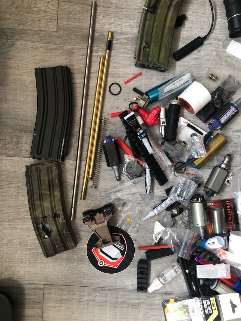 Image 1 for Diverse onderdelen + gear en 10+ motors