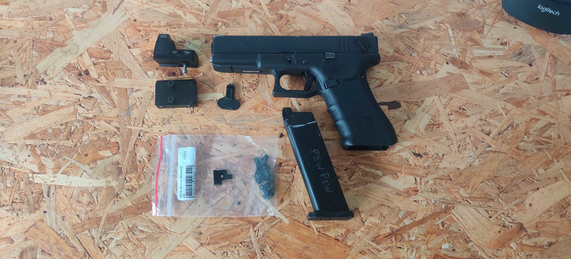 Afbeelding 1 van WE Glock 18c met red dot en upgrades