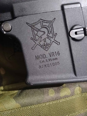 Bild 2 für VFC SR16 10,5 inch barrel + 7 magazines +flashlight + red dot + custom  stock