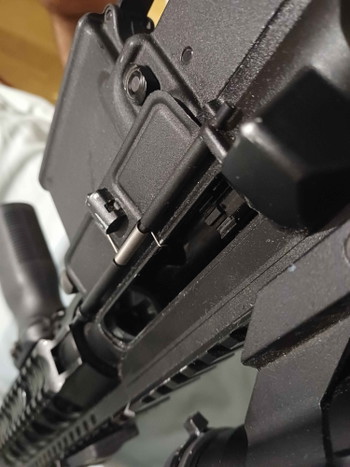 Bild 3 für VFC SR16 10,5 inch barrel + 7 magazines +flashlight + red dot + custom  stock