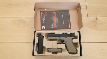 Afbeelding 2 van WE G18 gen4 (Glock 18) Railed Black/Tan zonder lamp!