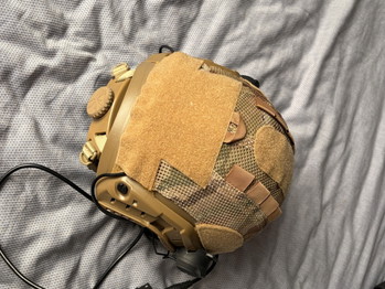 Zdjęcie 2 – Helm met multicam + Earmor + PTT-module