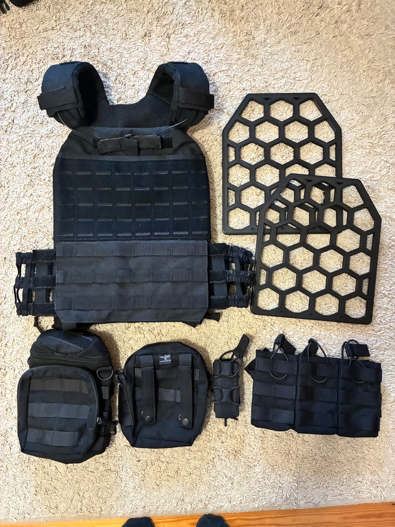 Image 1 for Full black plate carrier set