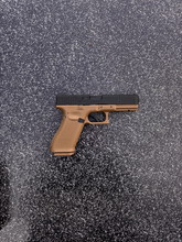 Imagen para Glock 17 Gen. 5 GBB CO2 TAN Version