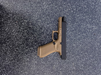 Afbeelding 3 van Glock 17 Gen. 5 GBB CO2 TAN Version