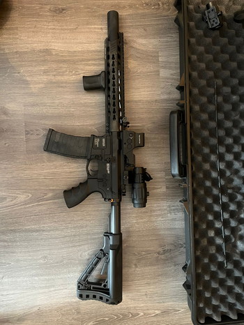 Afbeelding 2 van G&G GC16 Predator - + 3x Red Dot Magnifier w/ Flip Side Mount en Omega 8 Reticle Sight